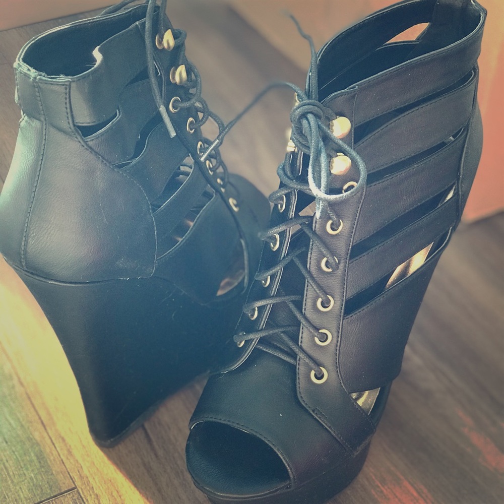Edgy Wedged Boots!